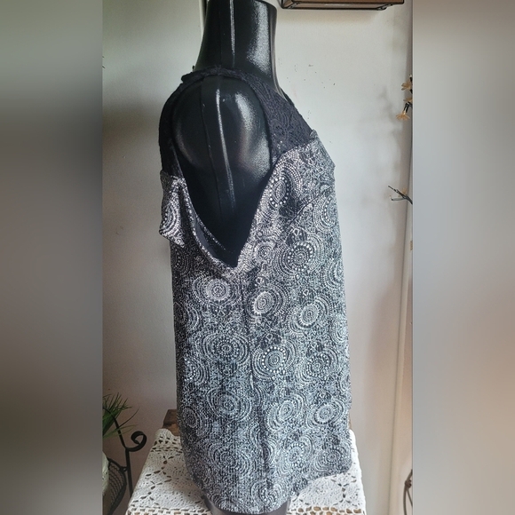 Marie Claire Boutique Black and Silver Cold Shoulder Top XL - Picture 6 of 7
